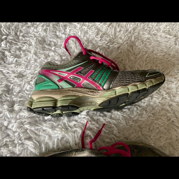 ASIC running shoe - Picture 3 of 3